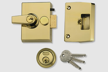 Nightlatch installation by Iver master locksmith